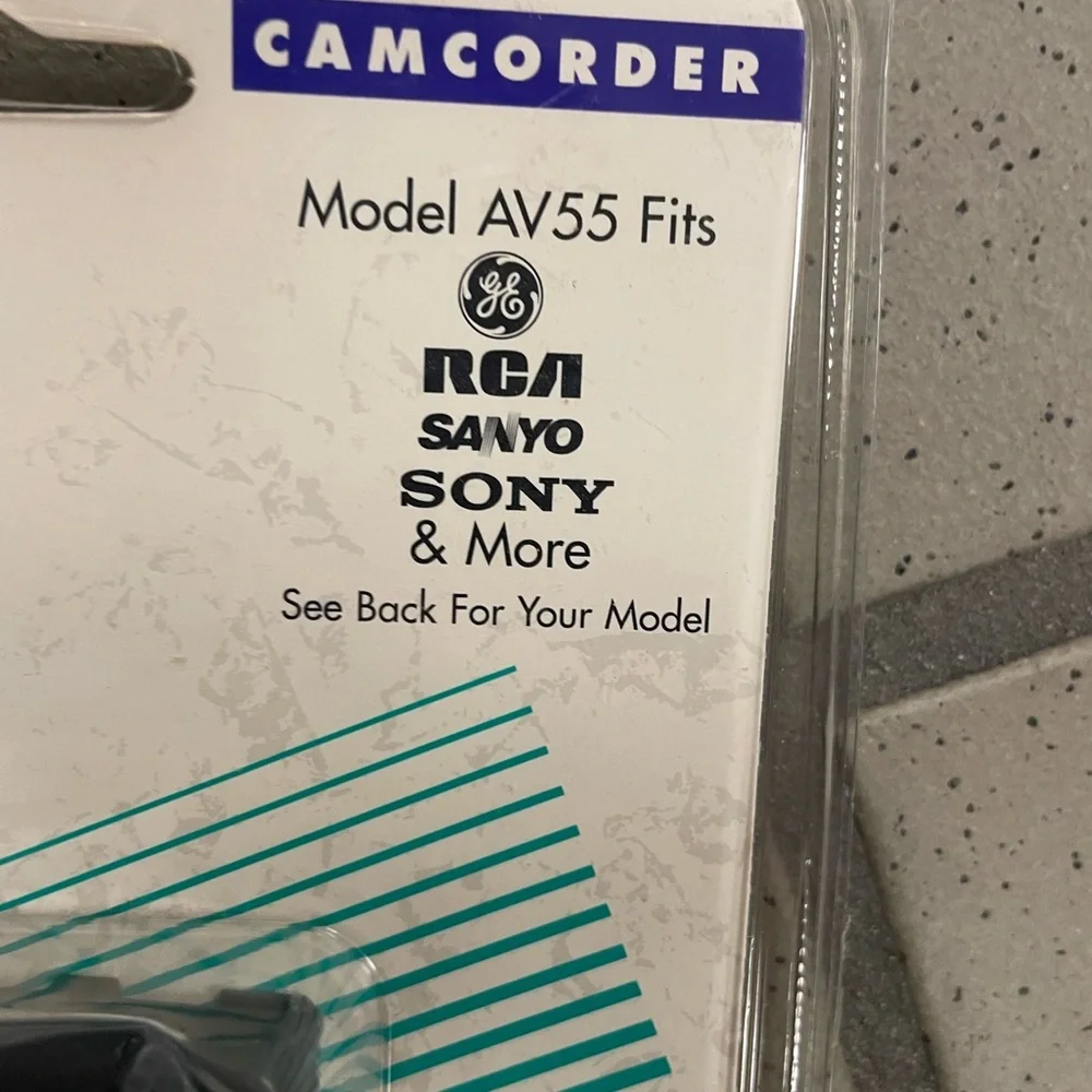 Brand new in box Universal 8mm Rechargeable Camcorder Battery